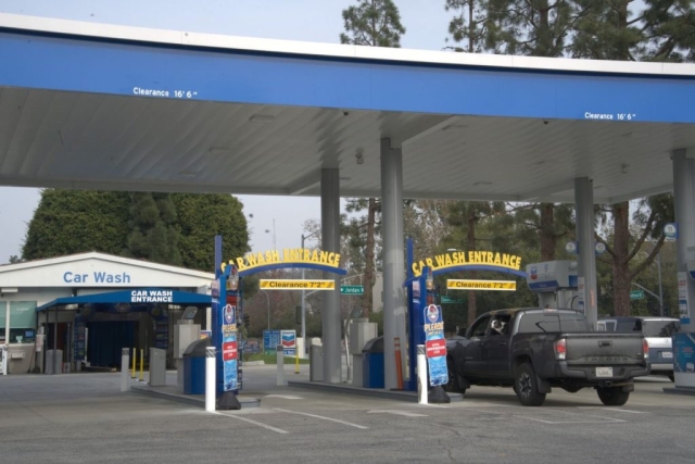 5 minutes Express Car wash Jefferson Chevron Los Angeles