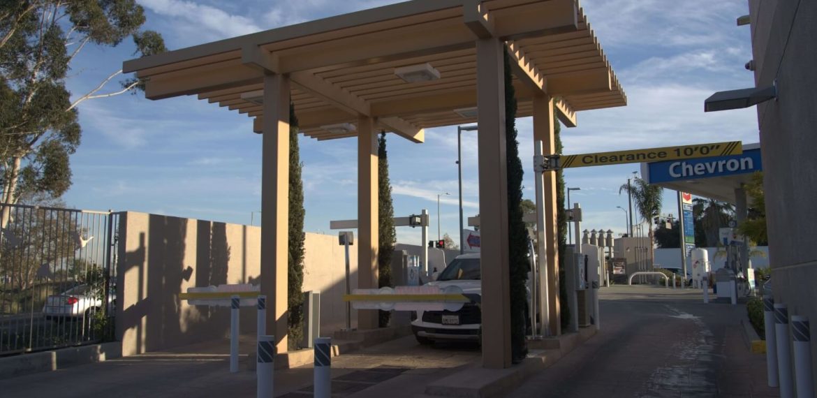 Sherman Way Chevron Car wash Los Angeles Express wash, 5 minutes car wash